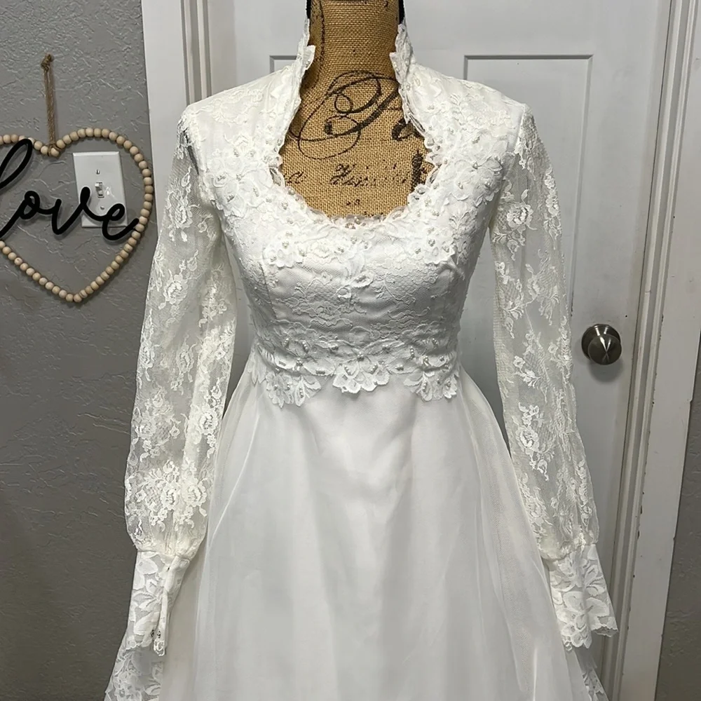 MORI-LEE VINTAGE 70’s CREAM LACE WEDDING GOWN SIZE XS - Picture 4 of 17